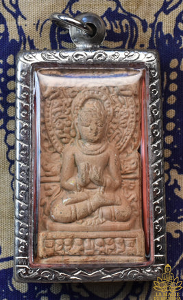 🪷 Amulette du Bouddha Shakyamouni – Luang Phor Charoen – Wat Ampawa (Singburi), 2002 La Magie du Bouddha.