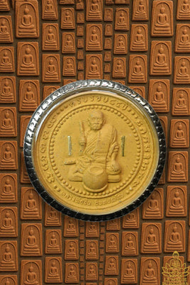 Grande amulette Roop Lor du vénérable Luang Phor Chuen – Édition du 85ᵉ anniversaire (Wat Nai Prap, 2007)