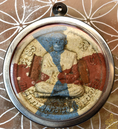 Grande amulette tricolore de Somdej Toh Phrommarangsi bénie en 2007 La Magie du Bouddha.