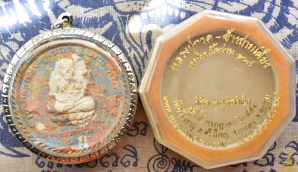 Amulette Luang Phor Thuat – Airavata multicolore (Phra phong nuea wan 108) – Wat Chang Yai (Ayutthaya, 2008) La Magie du Bouddha.