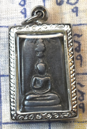 Amulette ancienne Phra Somdej en alliage alchimique mekkapat sombre – Thaïlande, vers 1985 La Magie du Bouddha.
