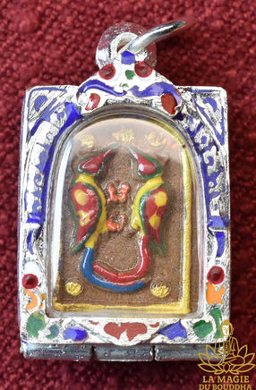 Petite amulette Salika Kru peinte à la main et consacrée par le Vénérable Phra Kruba Krissana La Magie du Bouddha.