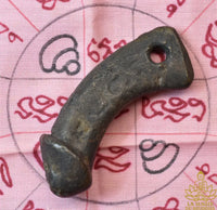 Rare Palat Kick ancien en fer – Amulette phallique thaïlandaise de fertilité, protection et puissance La Magie du Bouddha.