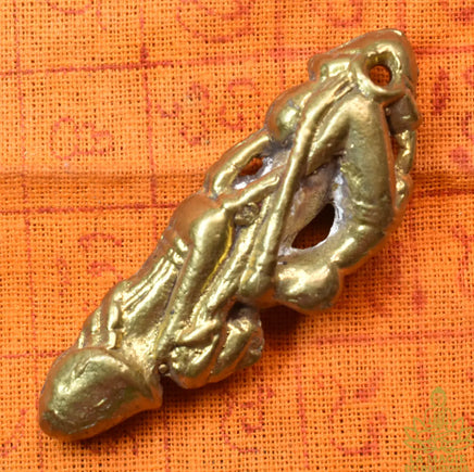 Amulette Palat Khik érotique en laiton avec femme dénudée – Talisman phallique thaïlandais La Magie du Bouddha.