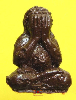 Amulette Thai protectrice du Bouddha Phra Pidta en Lek Namphi. La Magie du Bouddha.