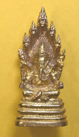 Amulette dorée de Phra Pikanet sous le roi des Nâgas – Vénérable Lersi Po Kassem La Magie du Bouddha.