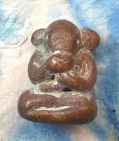 Amulette ancienne Phra Pikanet Pidta en cuivre – Protection et sagesse intérieure