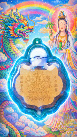 Amulette chinoise ancienne de Guan Yin aux mille bras en bois avec perle relique La Magie du Bouddha.