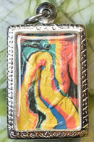 Amulette Salika-Kru multicolore bénie par Phra Kruba Krissana. La Magie du Bouddha.
