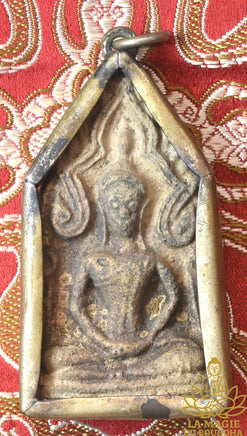 Rare amulette ancienne Phra Khunpaen du Wat Ban Krang Suphanburi dans reliquaire ancien en laiton repoussé La Magie du Bouddha.