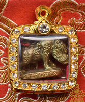 Amulette Phaya Moo Plik Phaen Din – Cochon Sacré Retournant la Terre – Luang Pu Bunyang Ajaro La Magie du Bouddha.
