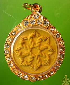 Amulettes Nagas entrelacés - Wat Maniwong. La Magie du Bouddha.