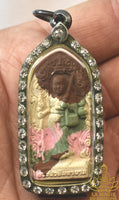 Amulette multicolore Phra Siwali Mahālap - Phra Ajarn Daeng du Wat Pom Ramanyan La Magie du Bouddha.