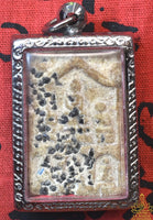 Amulette ancienne aux six Bouddhas avec pierres-reliques Phratat