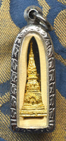 Amulette dorée du Chedi Phra That Phanom – Or des offrandes (2012) La Magie du Bouddha.