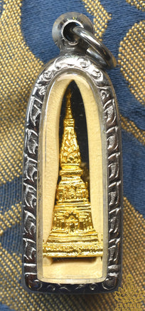 Amulette dorée du Chedi Phra That Phanom – Or des offrandes (2012) La Magie du Bouddha.