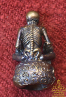 Amulette Prai Nai Bia Lanna Maha Lap en aliage alchimique Nuea Chanuan - Vénérable Kruba Phon du Wat Pu Ho