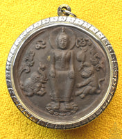 Grande amulette du Bouddha Phra Pang Pah Leelai – Wat Palelai Worawihan. La Magie du Bouddha.