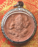 Amulette rouge Phra Pikanet – Très Vénérable Luang Phor Hong (Wat Petchaburi)
