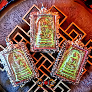Amulettes Phra Somdej alchimiques fluorescentes - Vénérable Phra Ajarn Challo. La Magie du Bouddha.