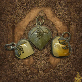 Amulettes de charme Hua Jae Yok (Cœur de Jade) – Wat Bangren Sakajat La Magie du Bouddha.
