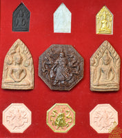 Coffret de 9 Amulettes de Phra Khunpen et Guan Yu - Wat Palilaï Worawihan. La Magie du Bouddha.