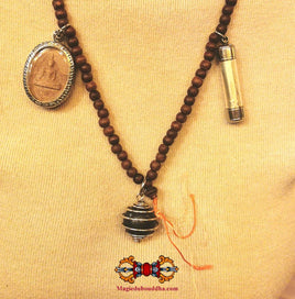 Chapelet Thaï avec trois amulettes : Look Sakot, Takut et LP Tanjai - Très Vénérable LP Suwang. La Magie du Bouddha.