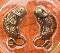 Paire d’amulettes phalliques Palat Khik zoomorphes en laiton La Magie du Bouddha.