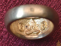 Bague sacrée Plok Meed – Rituel Khao Or 2545 (2002) La Magie du Bouddha.