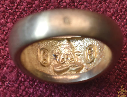 Bague sacrée Plok Meed – Rituel Khao Or 2545 (2002) La Magie du Bouddha.