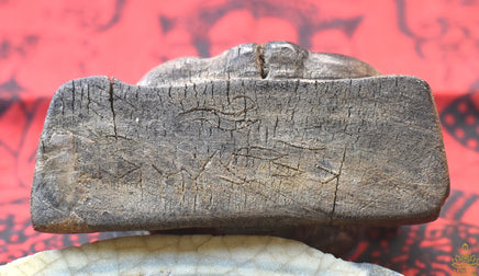 Statuette érotique ancienne de la déesse Mae Nang Pim – Sculpture tribale en bois brut La Magie du Bouddha.