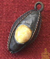 Ancienne amulette protectrice Bia Gae du Très Vénérable Luang Pho Kham du Wat Pho Plam