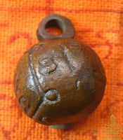 Bille sacrée Look Aum Yant ancienne en bronze - Lignée du Wat Nongpho La Magie du Bouddha.