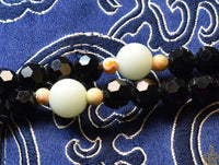 Chapelet tibétain mala noir avec Ye Ming Zhu et compteurs jaspe La Magie du Bouddha.