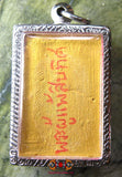 Amulette dorée du Bouddha Phra Somdej.