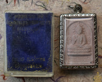 Amulette Phra Puttha Santisuk (Luang Phor Khao Analayo, Wat Barn Khao Bor, 2006) La Magie du Bouddha.
