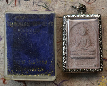 Amulette Phra Puttha Santisuk (Luang Phor Khao Analayo, Wat Barn Khao Bor, 2006) La Magie du Bouddha.