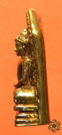 Amulette dorée du Bouddha Phra Puthadjao - Wat Tha Nak. La Magie du Bouddha.