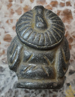 Bouddha ancien de fortune Phra Sanghajai sous ombrelle – Vietnam
