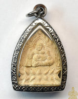 🪙 Amulette du Bouddha de fortune Phra Sanghajai – Très Vénérable Luang Phor Djua