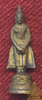 Rare amulette ancienne en bronze du Bouddha debout Phra Tawai, Bouddha du dimanche, consacrée en 1960 par Luang Phor Sanit du Wat Bua Loi La Magie du Bouddha.
