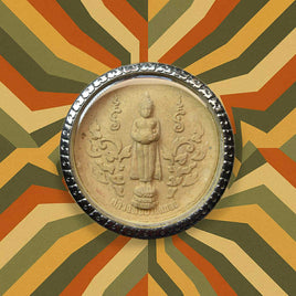 Grande amulette du Bouddha debout Luang Phor Ban Laem – Roon Ruay Than Ta Hen (2007)