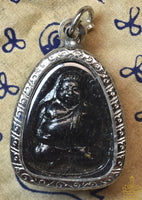 Amulette noire du Bouddha de fortune Phra Sanghajai – Luang Phor Djoy Jantasuwanno du Wat Sri-Uthumhön