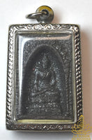 Amulette Phra Phairi Phinat en phong lek lai consacrée au Wat Bowonniwet le 21 avril 1992 La Magie du Bouddha.