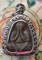 🛡 Amulette protectrice Phra Pidta Mahahut - Vénérable Phra Ajarn Ying Yong du Wat Thong Sala Ngam La Magie du Bouddha.