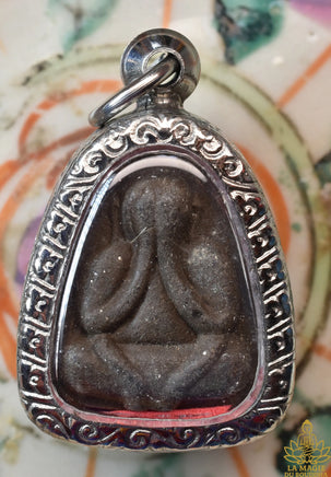 🛡 Amulette protectrice Phra Pidta Mahahut - Vénérable Phra Ajarn Ying Yong du Wat Thong Sala Ngam La Magie du Bouddha.