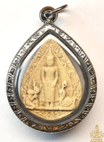 Amulette Phra Pang Pah Leelai – Wat Champa Lo (Angthong) – 2e édition 2010 La Magie du Bouddha.