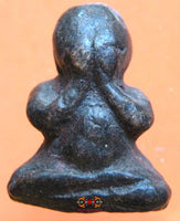 Amulette Thaï protectrice Phra Pidta en terre cuite.