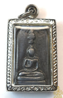 Amulette ancienne Phra Somdej en alliage alchimique mekkapat sombre – Thaïlande, vers 1985 La Magie du Bouddha.