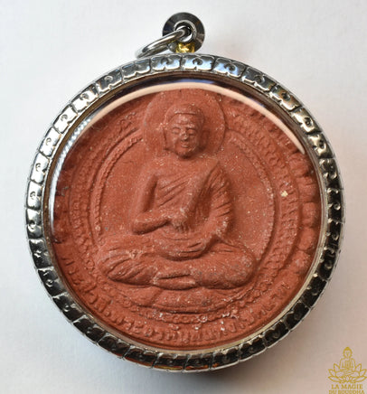 Grande amulette rouge du Bouddha Phra Buddhajao – Dos roue du Dharma – Luang Phor Tim (2008) La Magie du Bouddha.